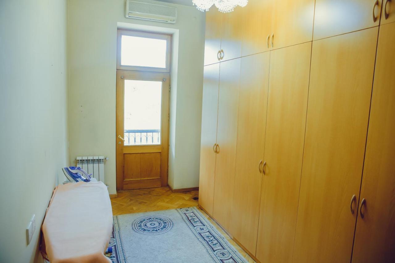 Clock Tower Apartment In Baku Exterior photo